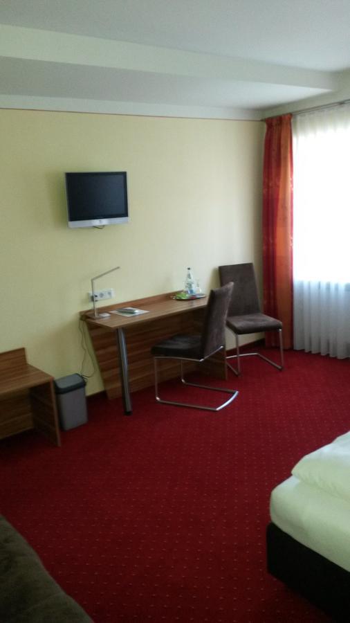 Pension "Zum Raubritter" Langquaid Exterior photo